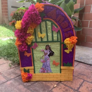 Piñata Puerta Encanto
